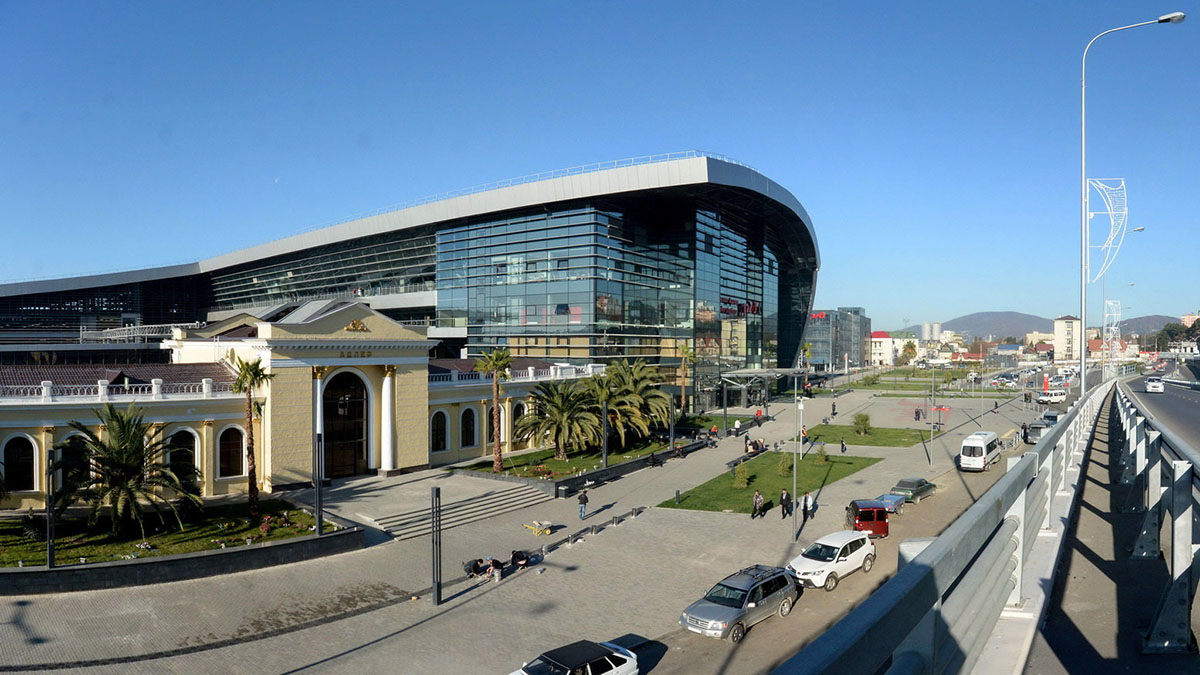 Силовики задержали москвичку, устроившую драку с прохожими в Сочи