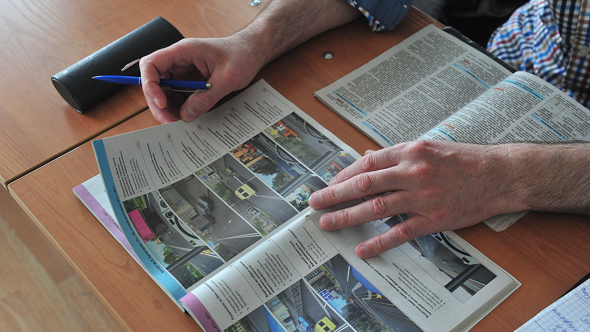 В Общественной палате предложили упростить текст ПДД и исправить в нем ошибки