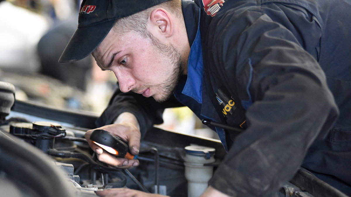 «Отрасль нуждается в повышении тарифов»: автоюрист оценил новую реформу техосмотра