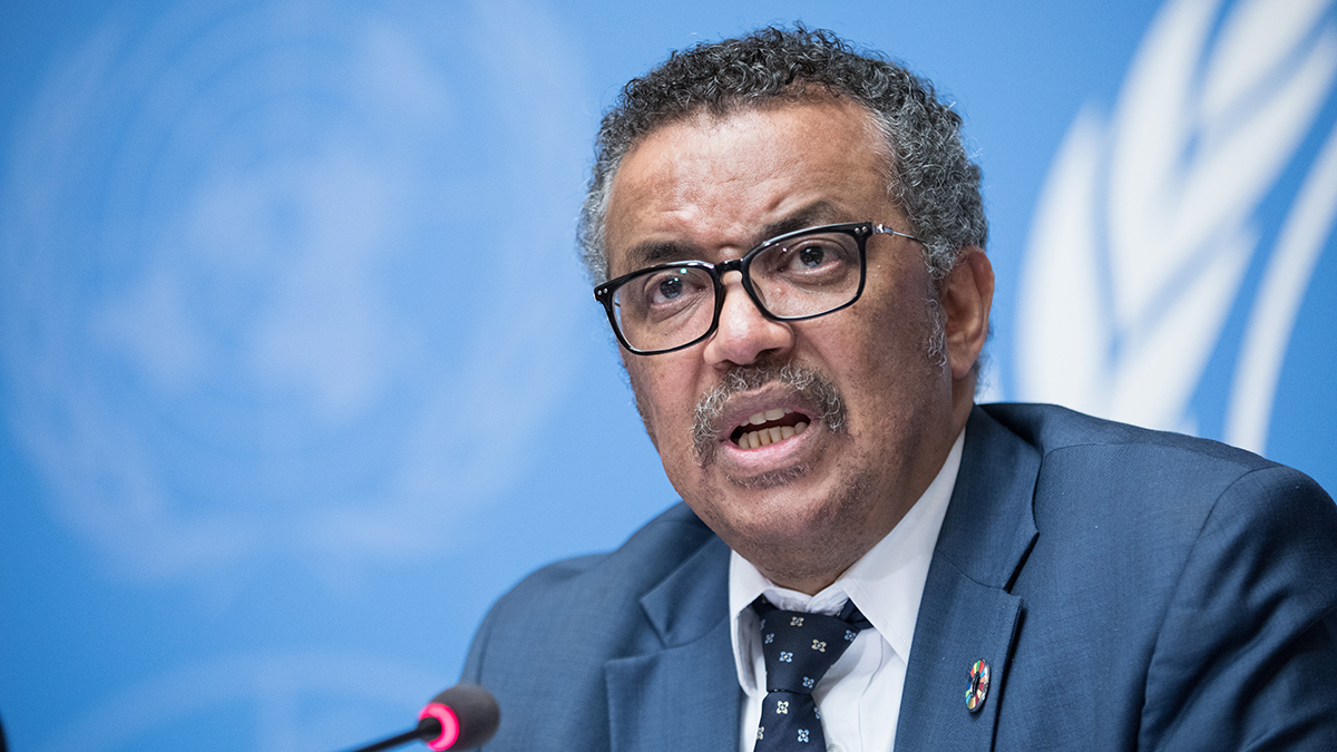 Глава ВОЗ заявил об очень опасной стадии пандемии COVID-19