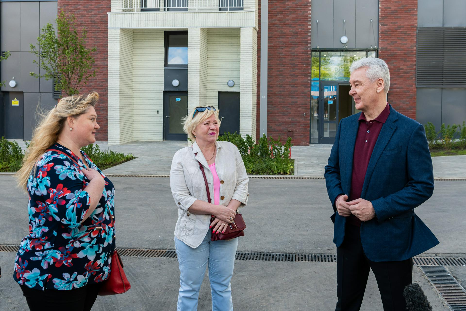 Сергей Собянин осмотрел заселяемую по программе реновации новостройку в Митине