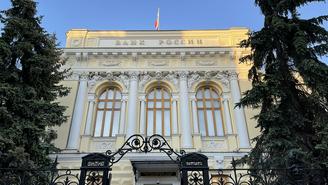 ЦБ установил официальный курс доллара выше 77 рублей