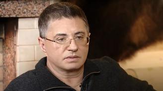 Врач Александр Мясников заявил, что куриные яйца можно не мыть перед готовкой