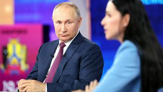 Путин поблагодарил всех работающих в сложных условиях тушения пожара