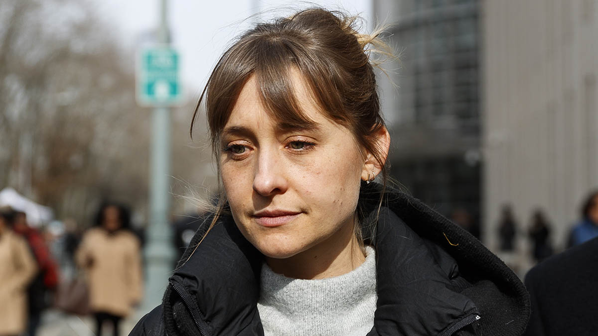 Звезду «Тайн Смолвиля» приговорили к трем годам тюрьмы за вербовку в секту