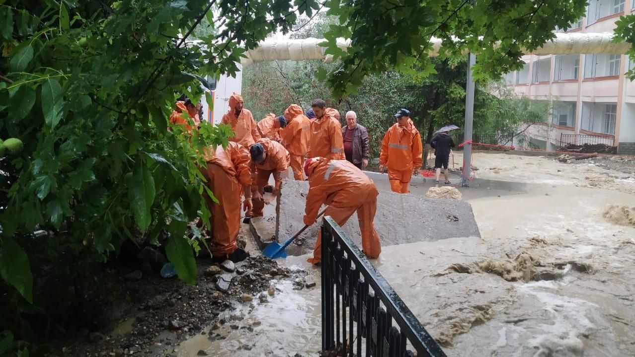 Сильные дожди привели к новым подтоплениям в Крыму