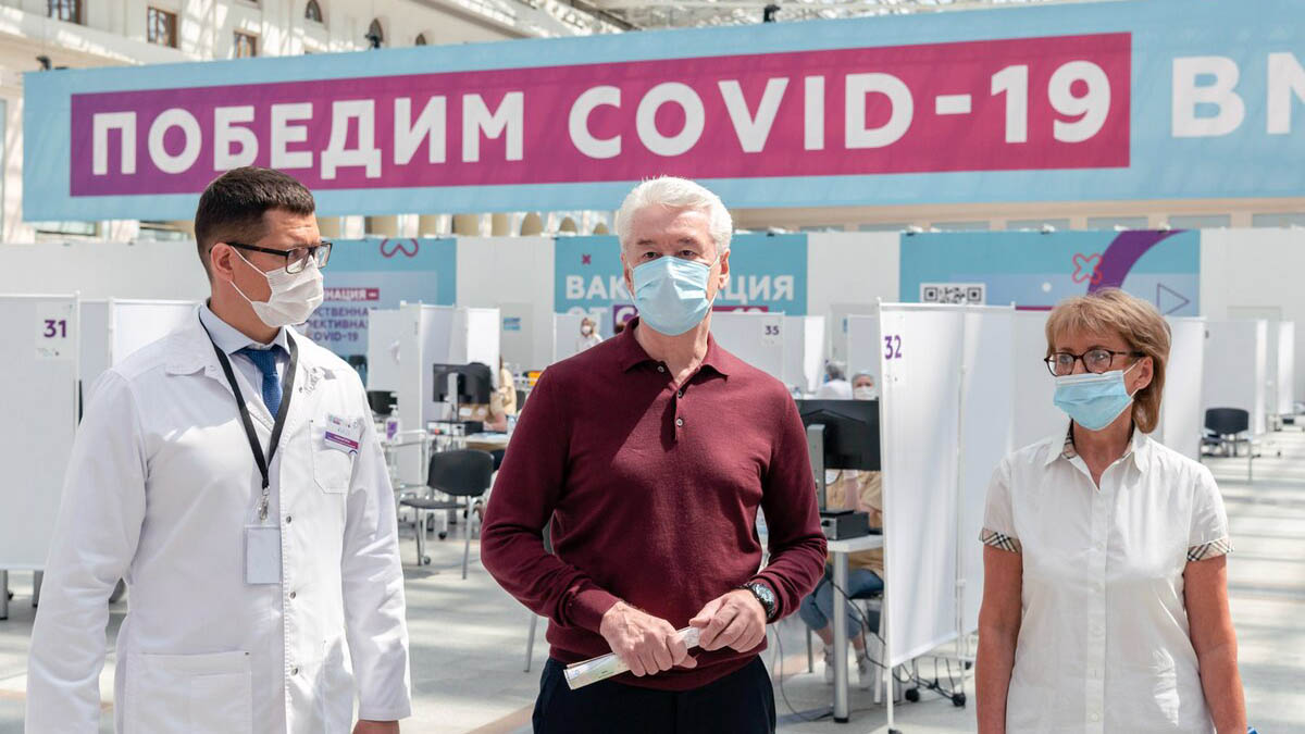 Сергей Собянин: Первый компонент вакцины от COVID-19 получили 3 миллиона москвичей