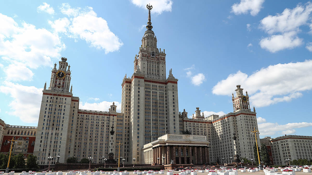 Преподаватели МГУ не смогут посещать рабочие места без прививки от COVID-19