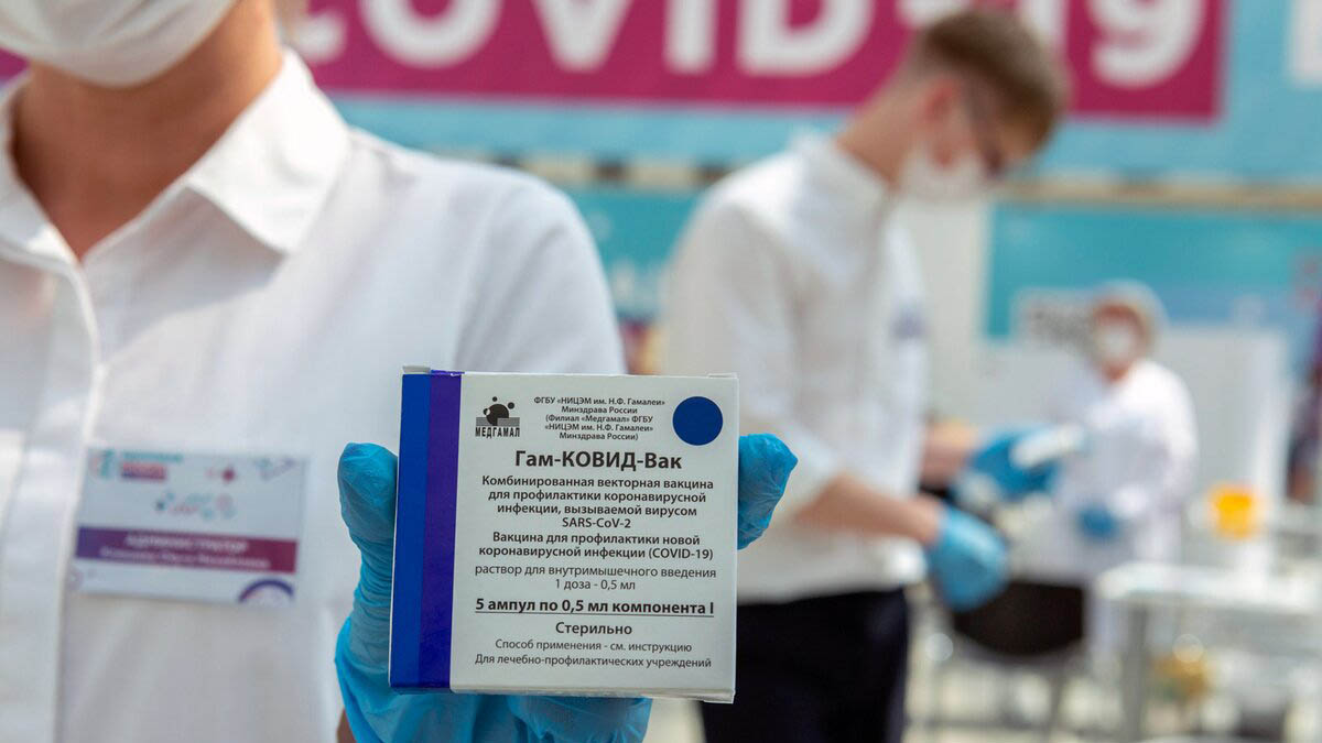 Глава РФПИ заявил, что ожидает одобрения ЕМА «Спутника V» осенью