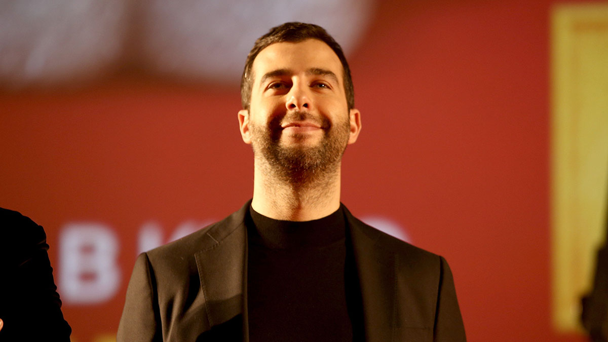 «Родину не покидал»: отец Урганта отреагировал на слухи об отъезде телеведущего