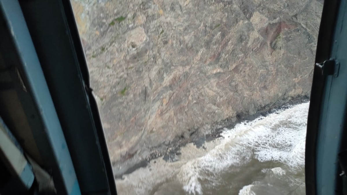 Водолазы начали поиск черных ящиков и тел погибших на месте падения Ан-26 на Камчатке