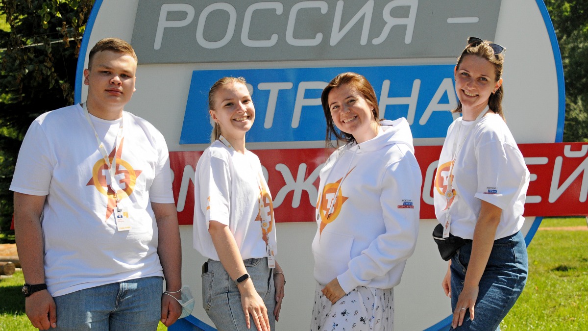 Москвичи Юрий Ляпунов, Полина Федотова, Анна Конорева и Юлия Жилина (слева направо) стали участниками новой смены на форуме «Территория смыслов»