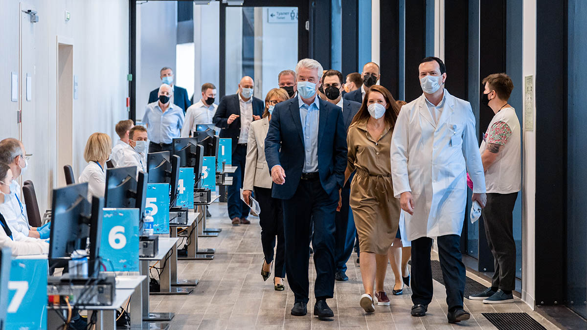 Сергей Собянин открыл один из крупнейших в мире центров вакцинации в «Лужниках»