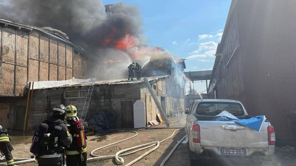 Появилось видео с места пожара на складе в юго-восточной части Москвы