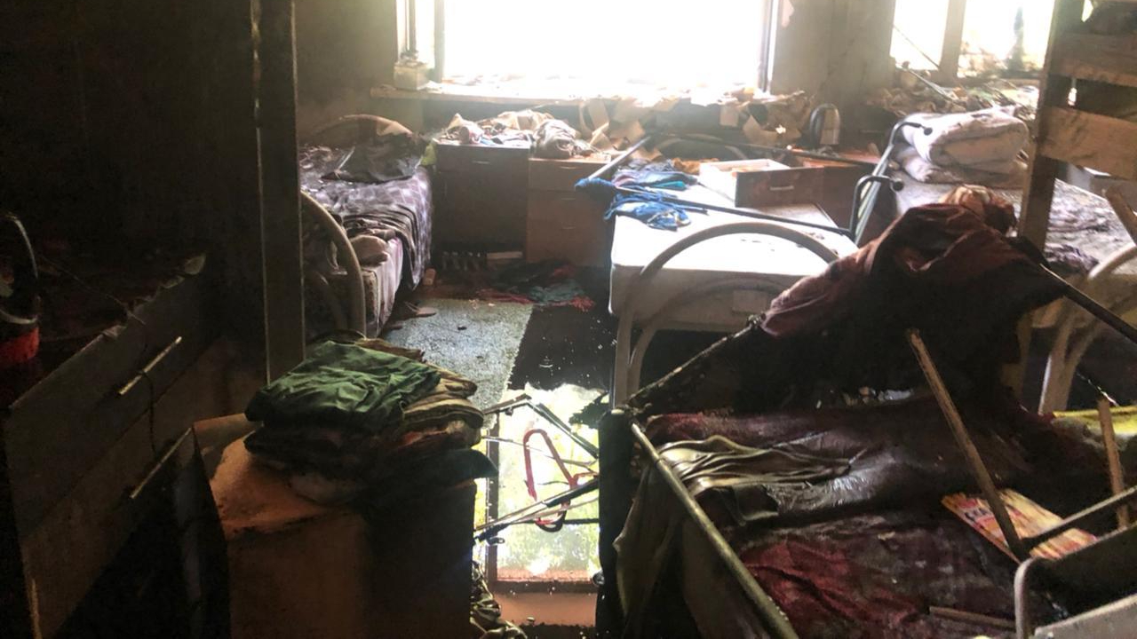 Появились кадры с места пожара в московском пансионате для пожилых людей