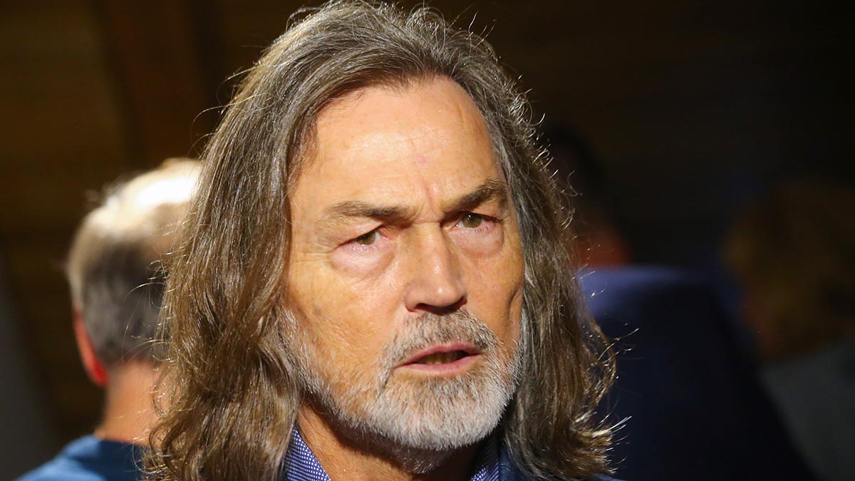 «На звонки не отвечали»: Сафронов объяснил, почему не пришел на похороны Куравлева