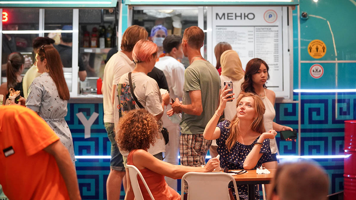 Обязательные QR-коды для кафе и ресторанов отменят в Подмосковье