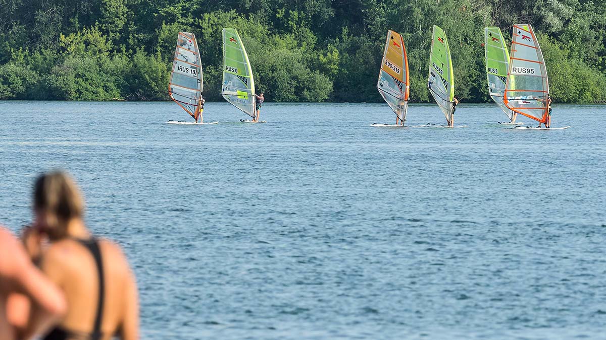 Эксперты назвали самые актуальные тренды купального сезона — 2022