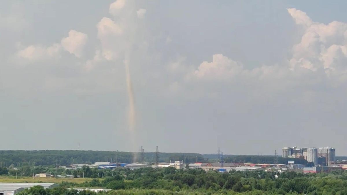 Синоптик назвал образовавшийся в Мытищах смерч «пыльным дьяволом» 