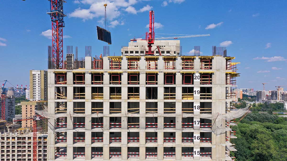 За счет инвесторов в столице строятся 328 новых социальных объектов 
