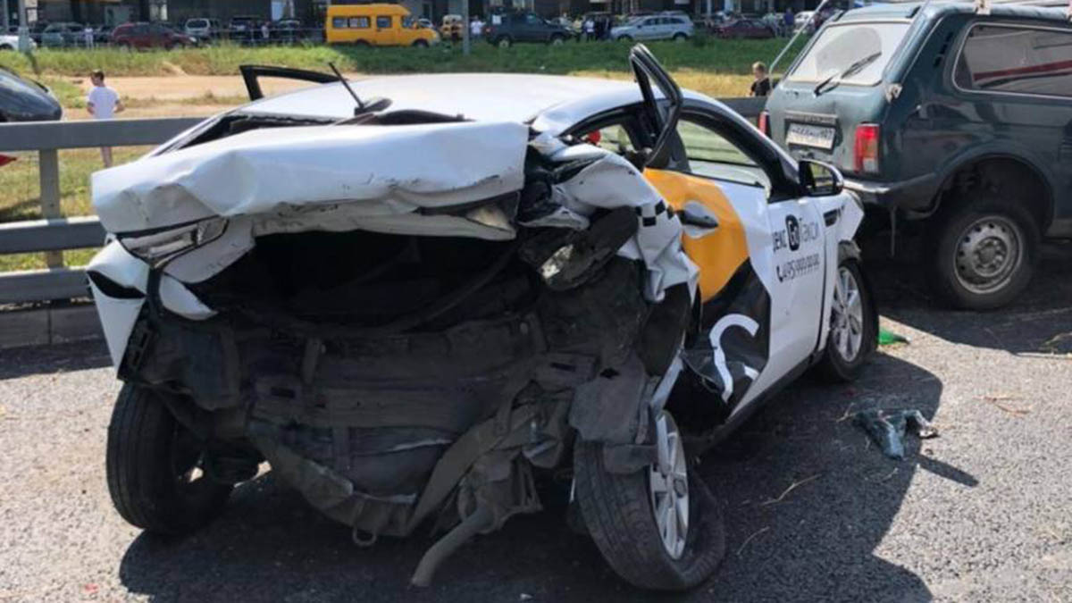 Появились подробности аварии в Солнцеве, в которой пострадали пять человек