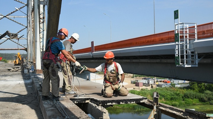 Демонтаж старого Афанасьевского моста начали в Подмосковье