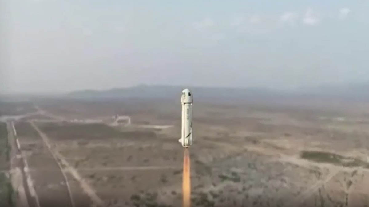 Богатейший человек планеты Джефф Безос улетел в космос на корабле New Shepard