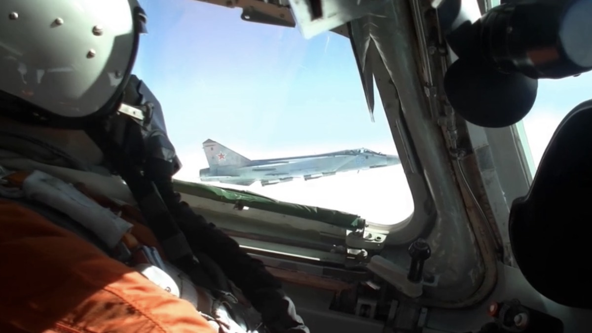 Российские Ту-160 выполнили плановый полет над Баренцевым и Норвежским морями