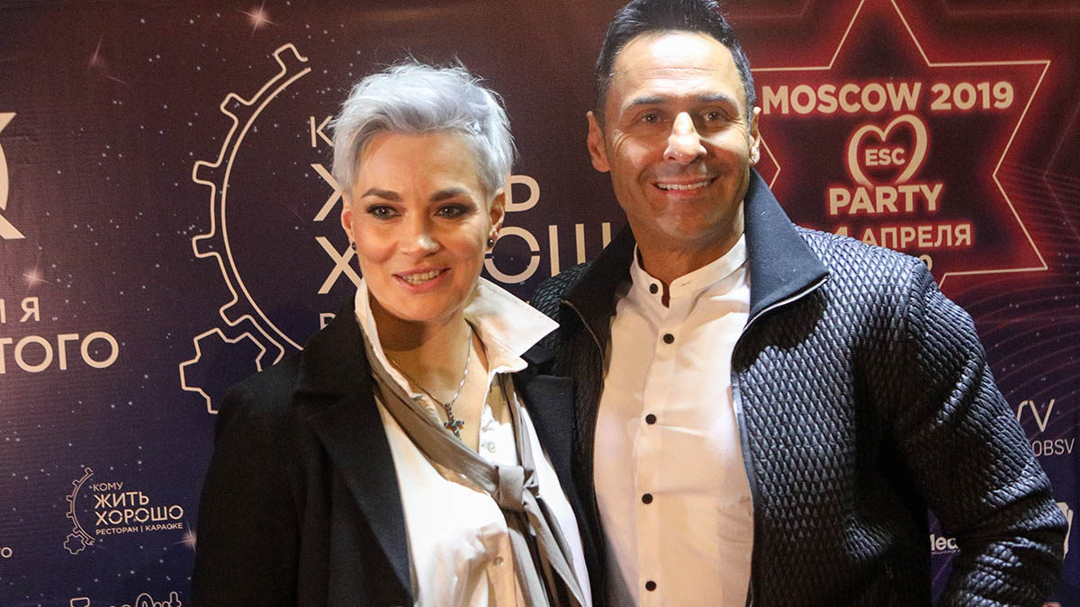 Жена Костюшкина объяснила, почему певец не простит долг Монеточке