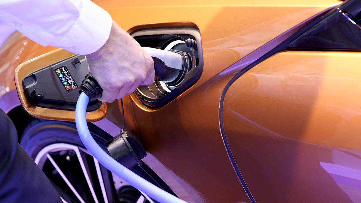 Москвичам рассказали, почему в городе выгодно ездить на электромобилях