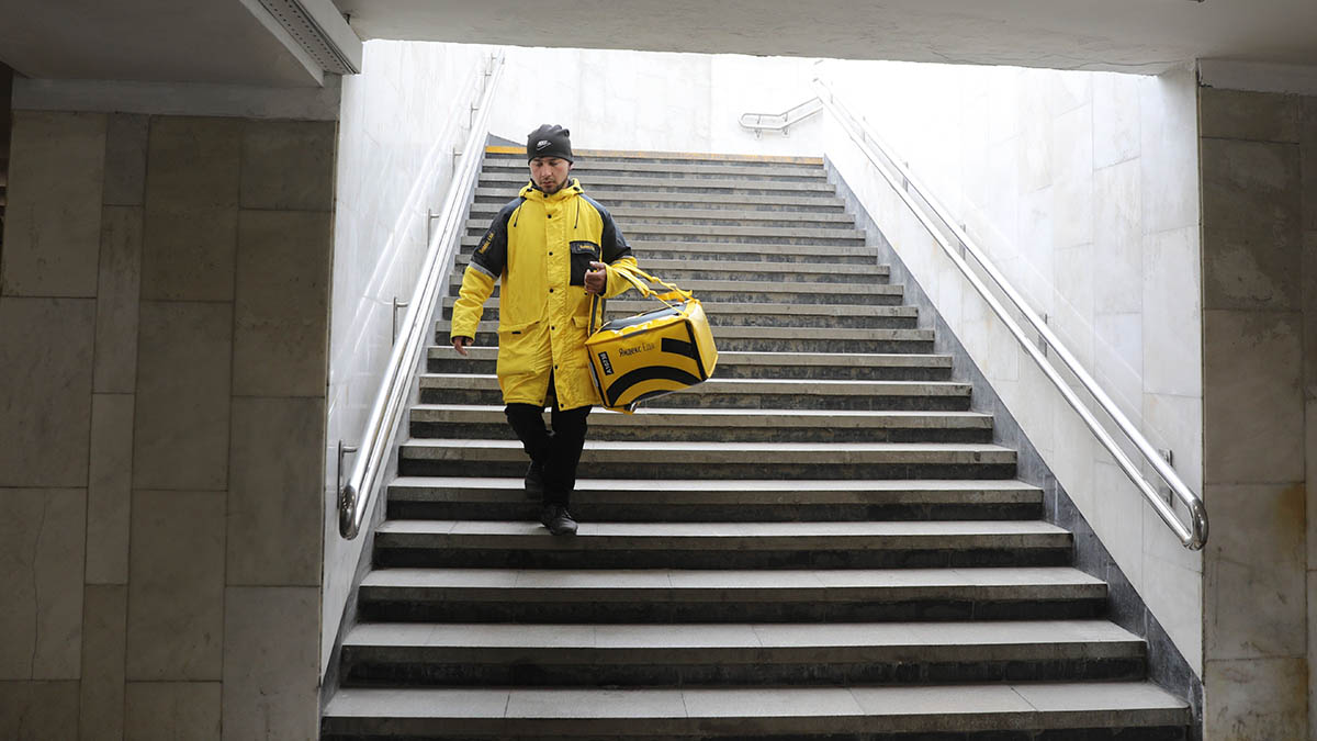 Молодой москвич обманул курьера, заказав пиццу в отделение полиции