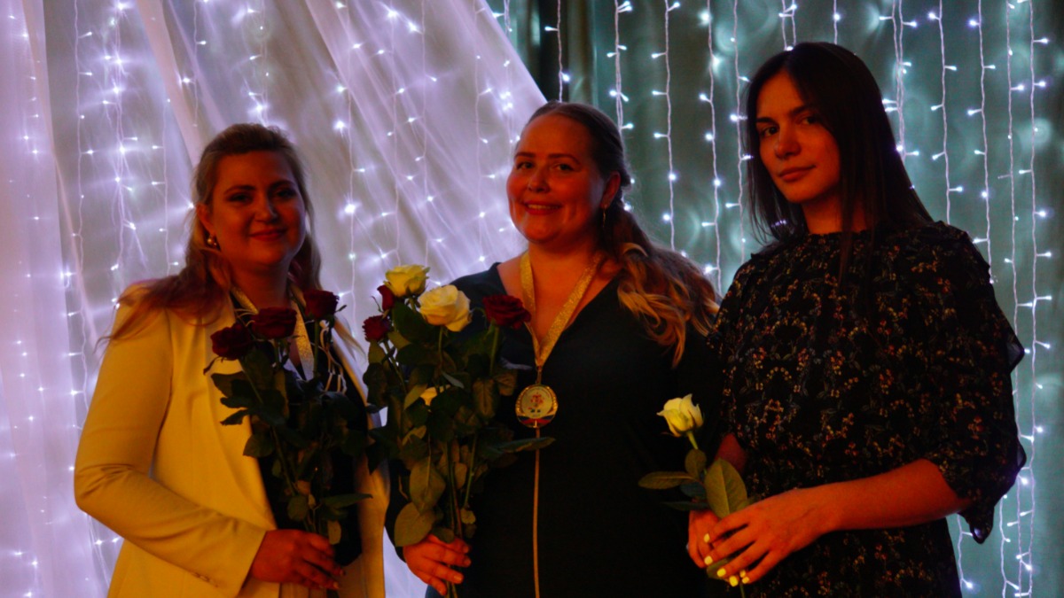 Ветсанэксперты Ольга Березняк, Анна Ушакова и Анастасия Новожилова (слева направо) заняли призовые места в конкурсе «Московские мастера». Победительницей стала Анна Ушакова. Она набрала самое большое количество баллов на всех этапах конкурса