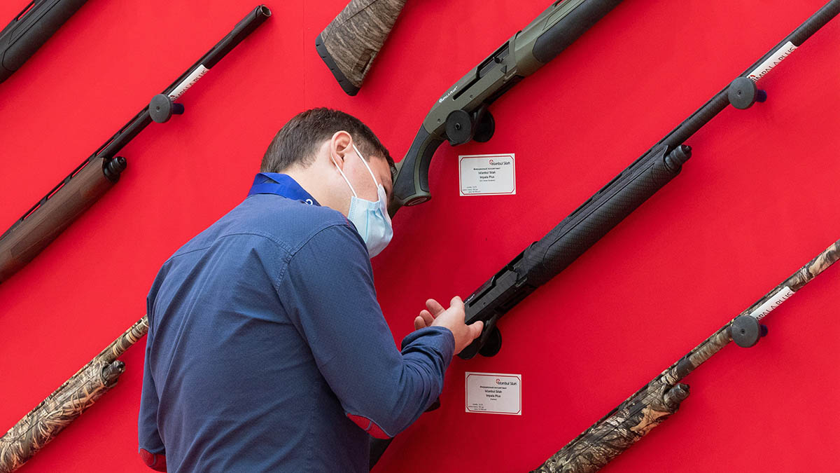 Baza: Житель Подмосковья сбил из ружья дрон ВСУ во время массированной атаки