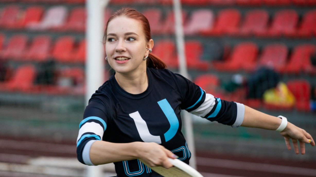 Студентка-москвичка Екатерина Ильина на тренировке перед игрой двух московских команд по алтимату — Union и Ravens