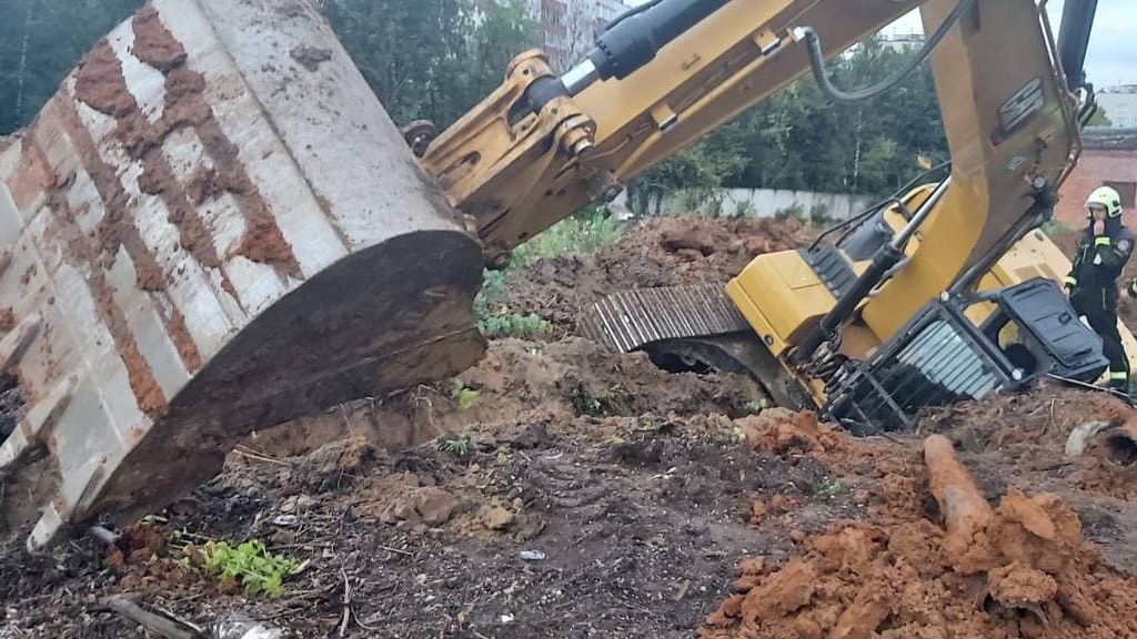 Уголовное дело возбудили по факту гибели рабочего из-за перевернувшегося экскаватора