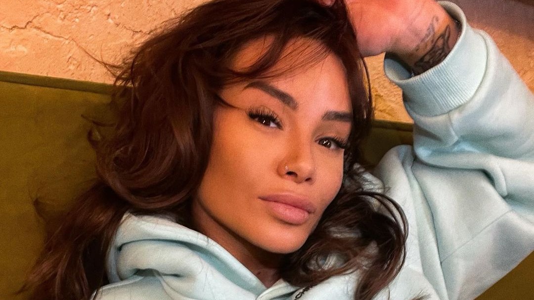 Айза сменила фамилию после свадьбы Гуфа