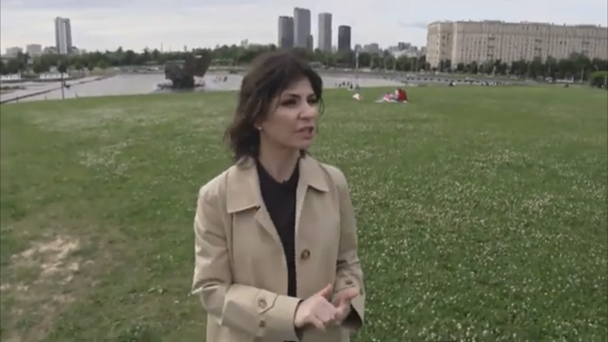 «Света научила меня работать»: продюсер Крапивина рассказала о сотрудничестве с Лободой 