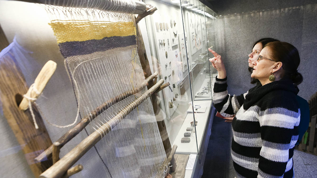 Москвичам рассказали, какие предметы женского быта реставрируют столичные археологи