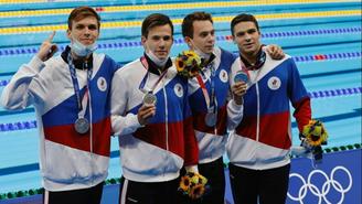 Российские пловцы завоевали серебро на Олимпийских играх в эстафете