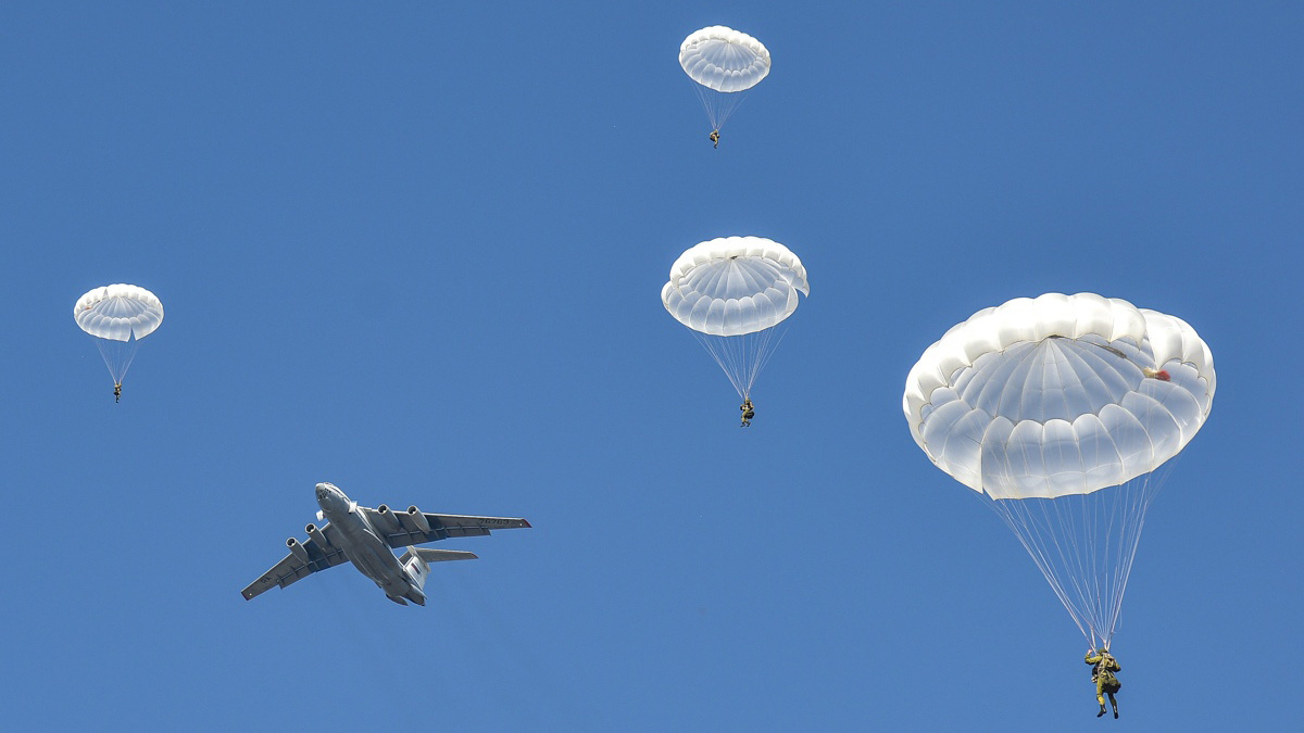 Двое российских десантников погибли во время учений в Белоруссии