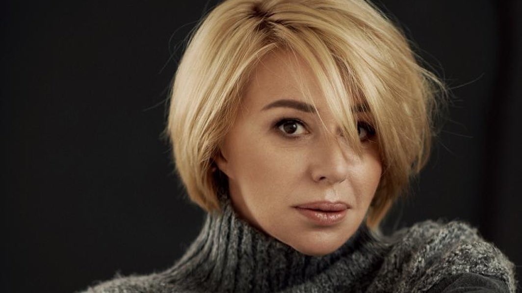 «Любимое 13-е число мне в помощь!»: Алена Апина опубликовала видео с больничной койки