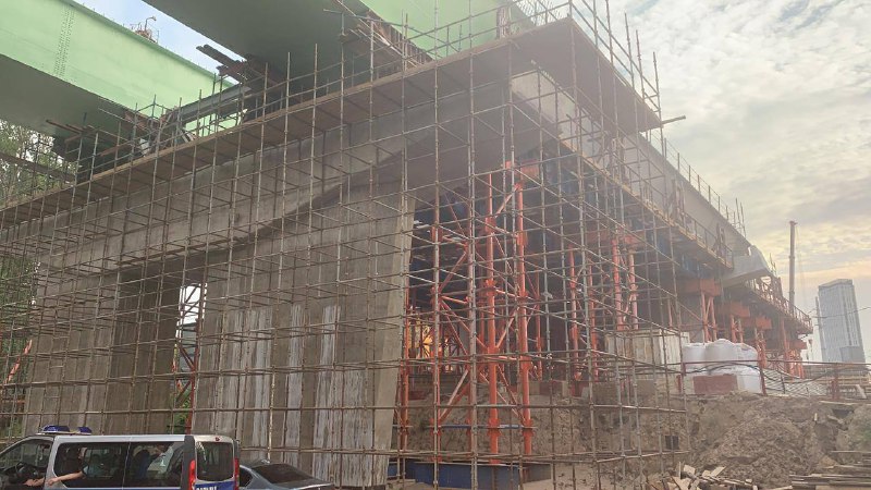 Мужчина упал с высоты и погиб на стройке в районе Кутузовского проезда