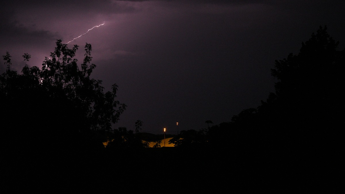 Сирены оповещения включили в Геленджике из-за проливного дождя