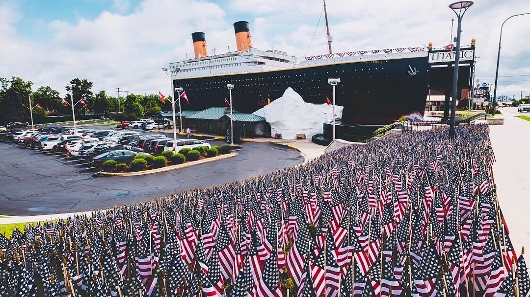 Стена-айсберг обрушилась в музее «Титаника» в США