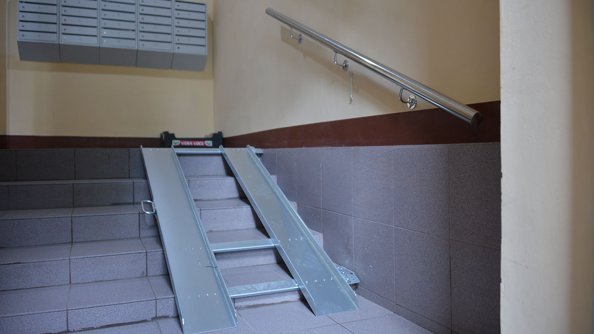 Около 185 подъемников для маломобильных граждан установили в 2022 году в жилых домах Москвы