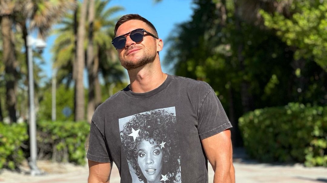 «Студентка, комсомолка, спортсменка»: Лазарев поздравил племянницу с совершеннолетием