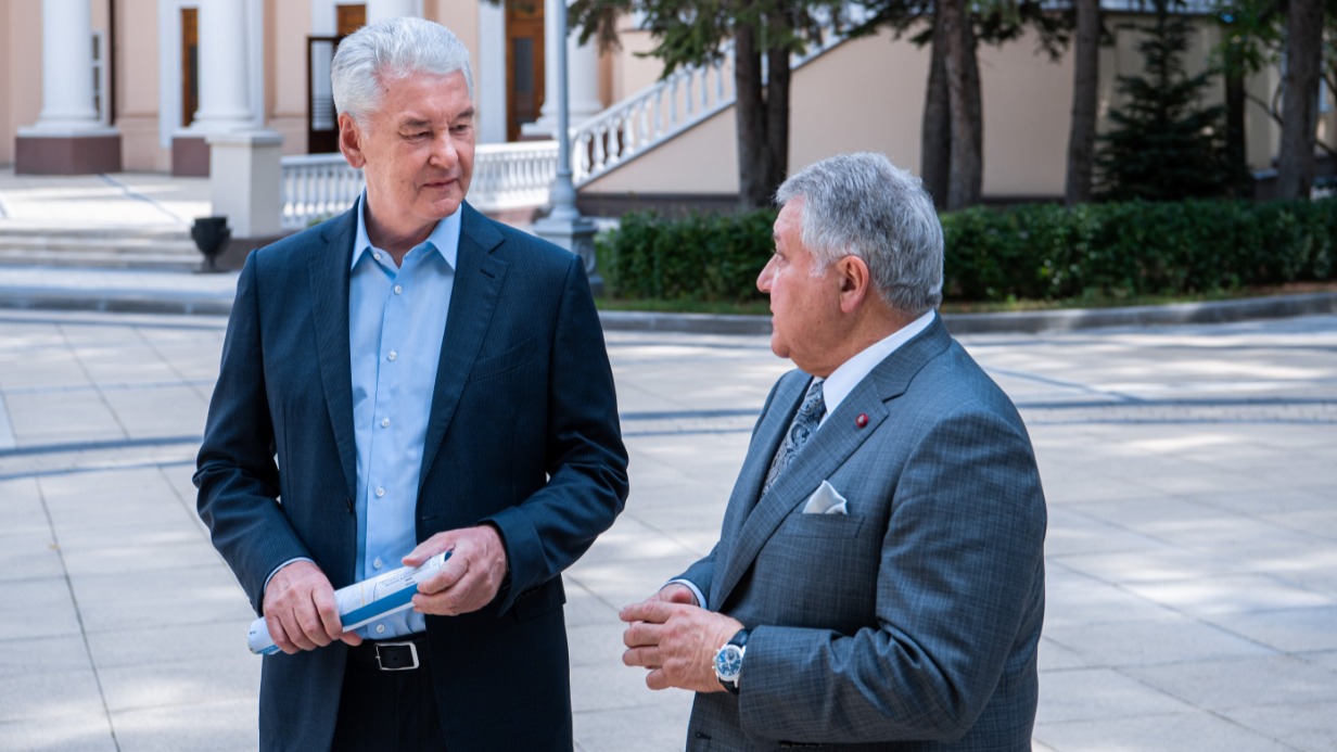 Сергей Собянин: Клуб физиков и лириков вернули к жизни