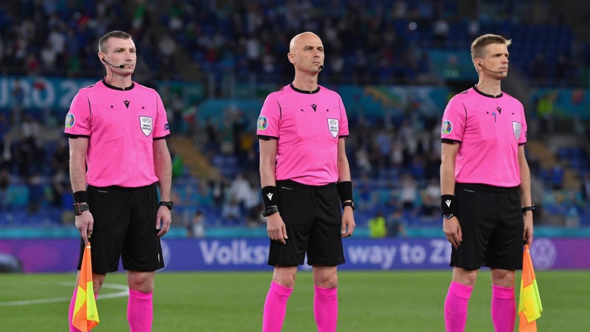 Сергей Карасев (в центре)