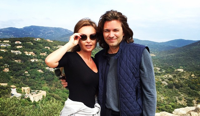 «Какие все похожие!»: опубликовано редкое фото жены Маликова с детьми