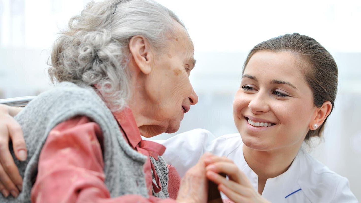 Обучение первой группы сиделок завершилось в московском симуляционном центре